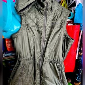 Columbia green vest woman size Medium